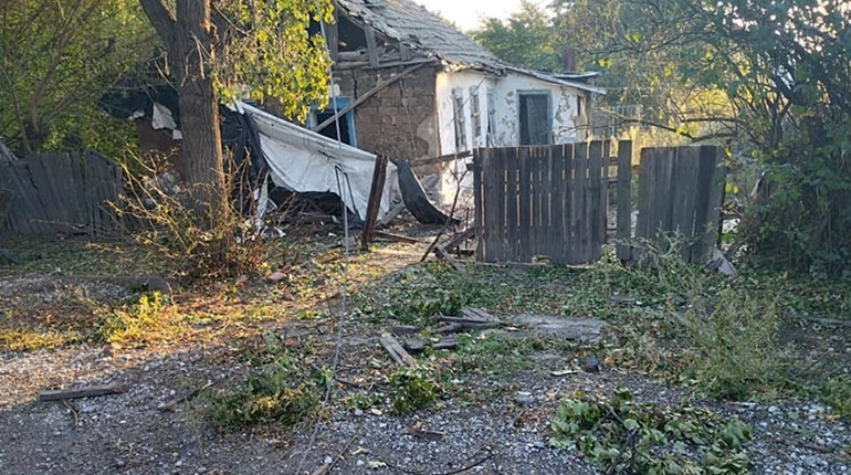 Російські окупанти обстріляли Торецьк. Пошкоджено будівлю лікарні та приватні будинки