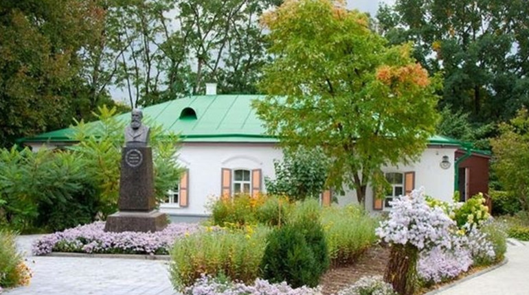 Яким було життя Панаса Мирного?