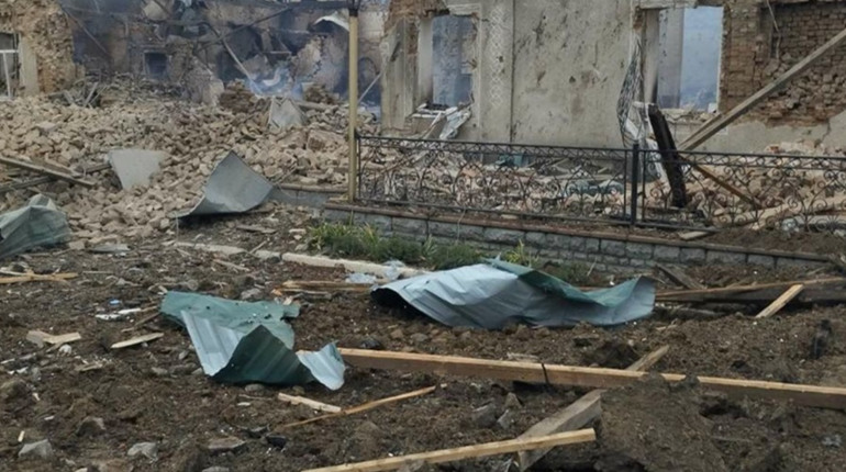 Ранковий обстріл Гуляйполя: зруйнована історична пам’ятка, пошкоджена дорога (фото)