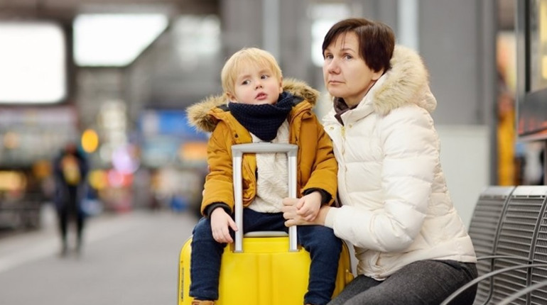 Без нотаріуса: дозвіл на виїзд дитини за кордон можна буде оформити у "Дії"
