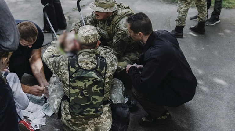 Дитина, що отримала важкі травми від вибуху на чернігівському Валу, продовжить лікування за кордоном