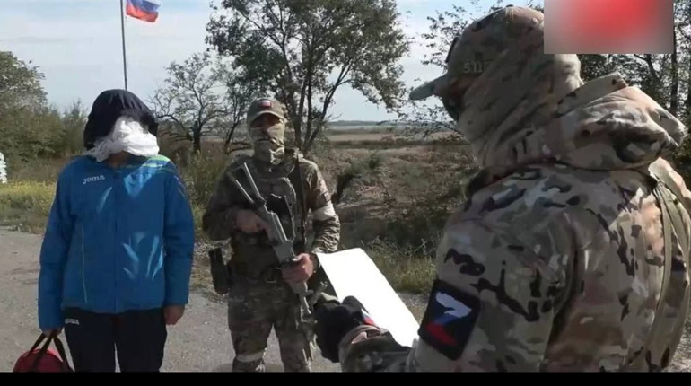 Росіяни примусово вивозять з окупованої частини Запоріжжя тих хто не приймає рф