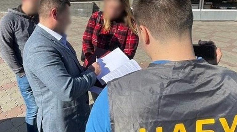 Підбурювала дати хабар: в Одесі викрили адвокатку на спробі підкупу судді