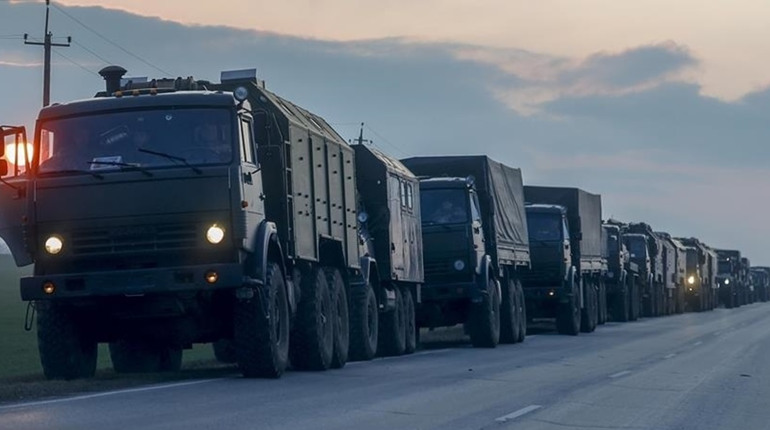Через Мелітополь колонами везуть мобілізованих російських солдатів