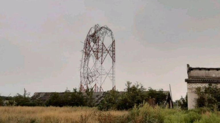 На Луганщині окупанти знищили 150-метрову радіотелевізійну вежу. Навіщо