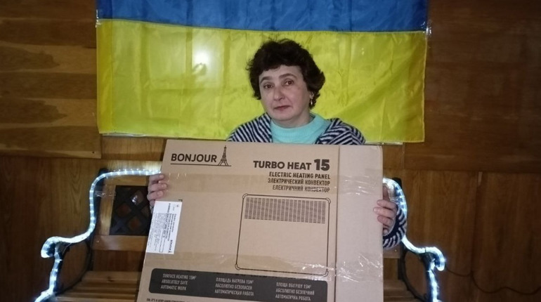 Мешканцям Торецька допомагають підготуватися до зими: яким чином?