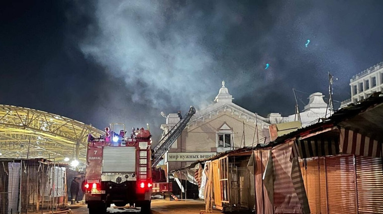 В Одесі горів "Привоз": що там трапилося, чи є постраждалі? Фото, відео