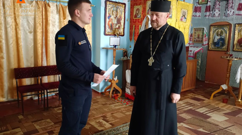 Нікопольські рятувальники нагадали про заходи безпеки під час богослужіння прихожанам та настоятелям