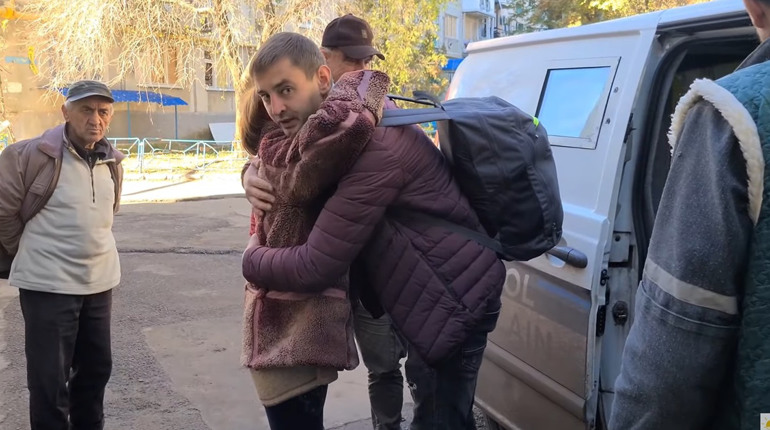 Як волонтери евакуюють людей з Вугледара