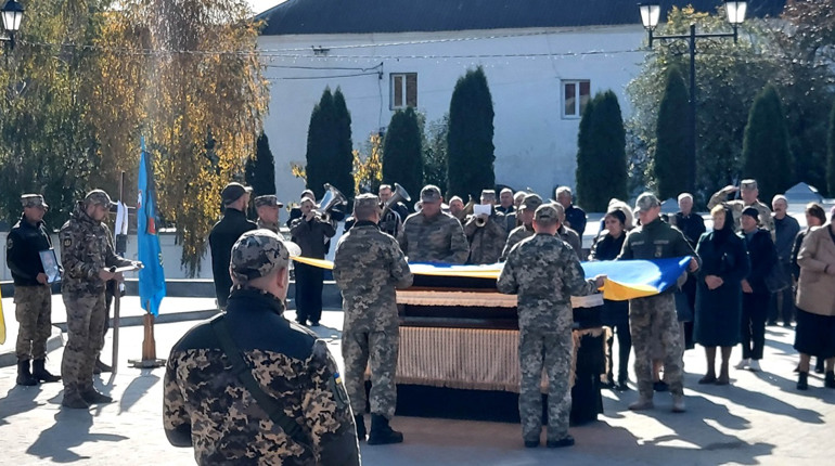 У Кременці прощалися із Героєм — солдатом Сергієм Кравчуком