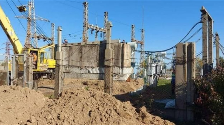 У Жовтих Водах розпочали встановлювати захисні споруди навколо енергетичних об'єктів