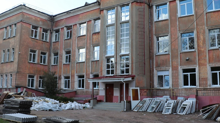 В Чернігові за державні гроші ремонтують навчальні заклади та багатоповерхівки: де тривають роботи