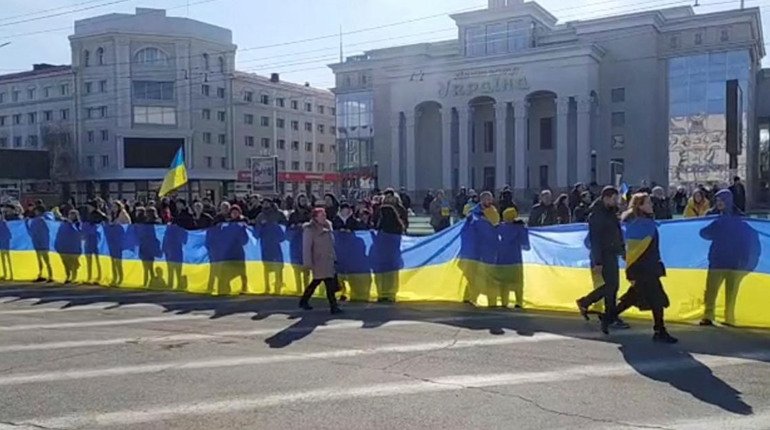 Колаборанти Херсонщини бояться розправи від людей: ходять і сплять у бронежилетах