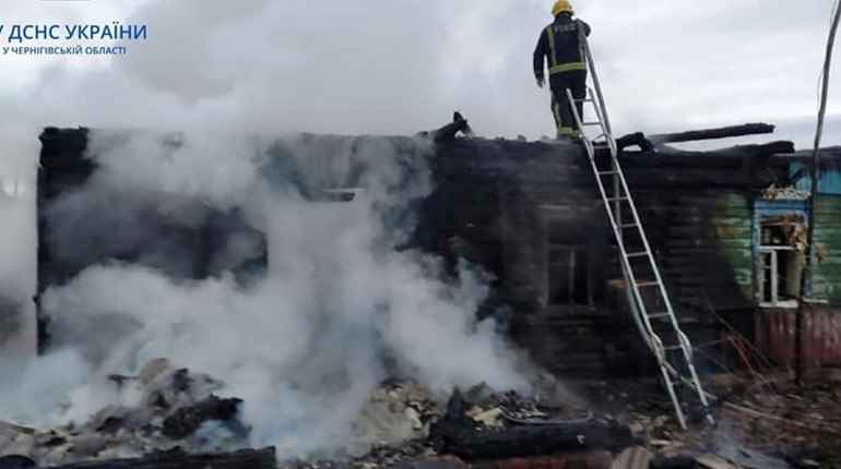 На Чернігівщині за добу виникло шість пожеж в житловому секторі: одна людина загинула