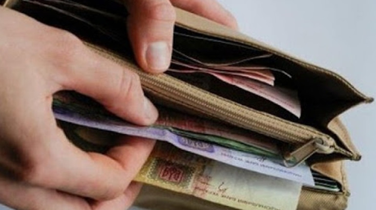 Проник до будинку і намагався викрасти гроші