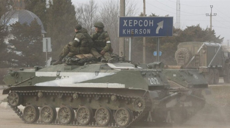 Росіяни готуються до наступу ЗСУ? Що кажуть воєнні аналітики про останні події у Херсоні