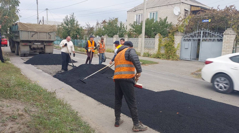 Про ремонт доріг у Первомайську: коментарі мешканців, начальника ЖКГ та звіт міського голови