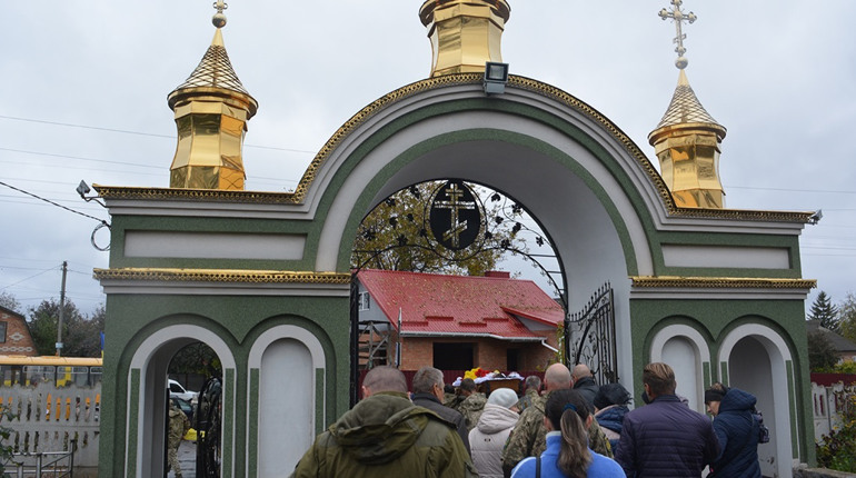У Гадячі попрощалися із загиблим військовим Віктором Харченком