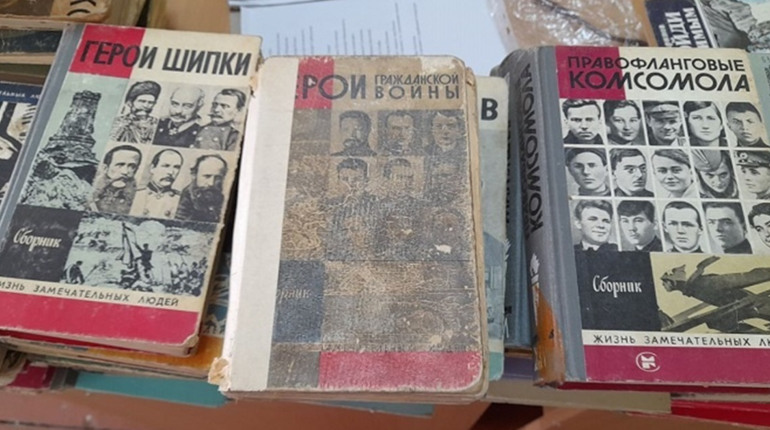 Бібліотекарі Калинівщини три тонни російськомовної макулатури перетворили на 10 тисяч гривень