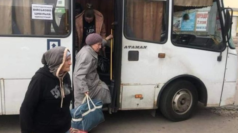 З Гуляйполя до Запоріжжя відновили рух евакуаційних автобусів