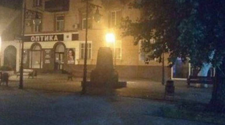 Крадуть навіть пам'ятники: у Херсоні зникли погруддя Суворова та скульптура Ушакова