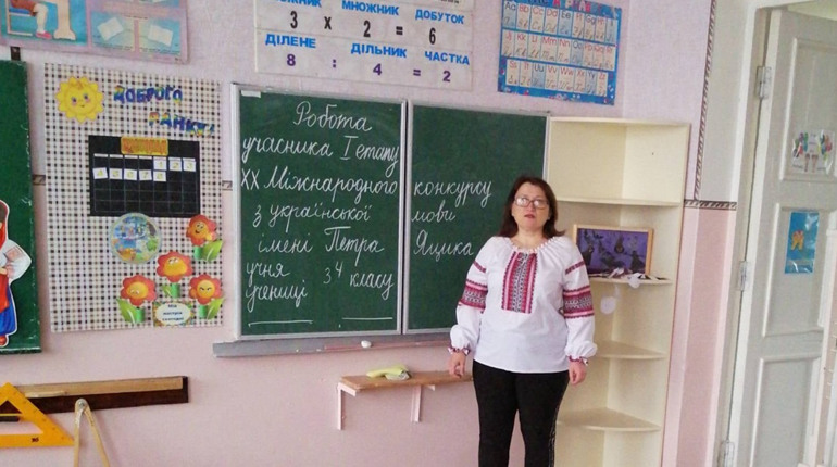 “Слідом все летіло, ніби ми за собою "веземо війну" - історія евакуації волноваської вчительки
