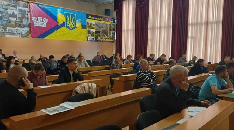 У Первомайську відбулась сесія міської ради: попри тривогу та загрозу знеструмлення