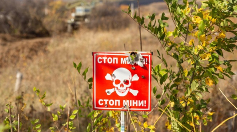 Окупанти мінують околиці Херсона, що їхні мобілізовані не тікали - Хлань