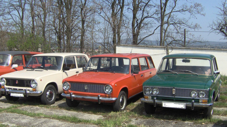 Жигулі та Таврії на дорогах Луганщини. Окуповані міста повертаються в радянські часи