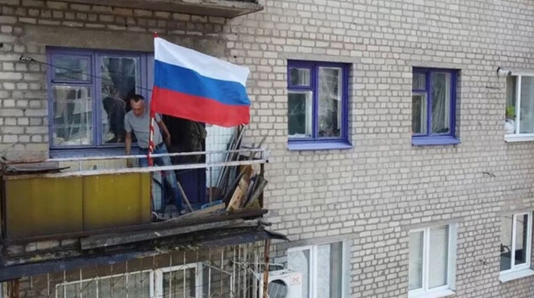 На Скадовщину заїхали 12 колаборантів-втікачів та заселилися в захоплений будинок