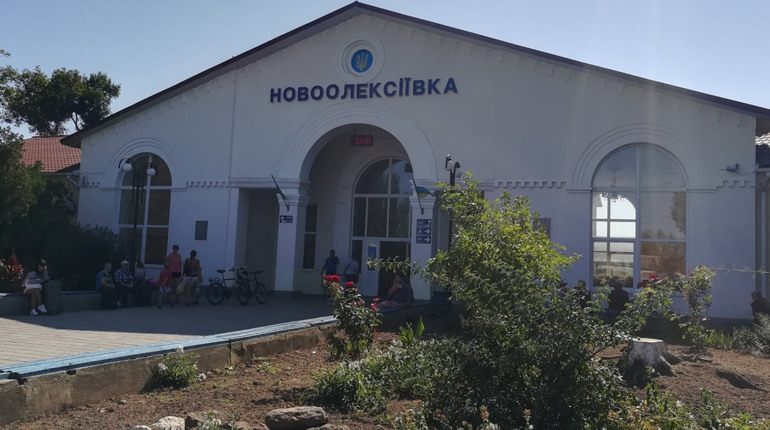 У школи Новоолексіївки заселяють мешканців Херсонщини та військових
