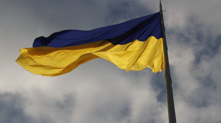 За наругу над державним прапором відповідатиме житель Кременецького району