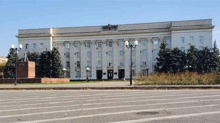 У Херсоні з будівлі ОДА зник триколор, поменшало в місті й ворожих блокпостів