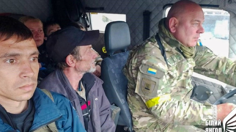 З Мар'їнки вивезли все цивільне населення. Хто врятував місцевих від смерті