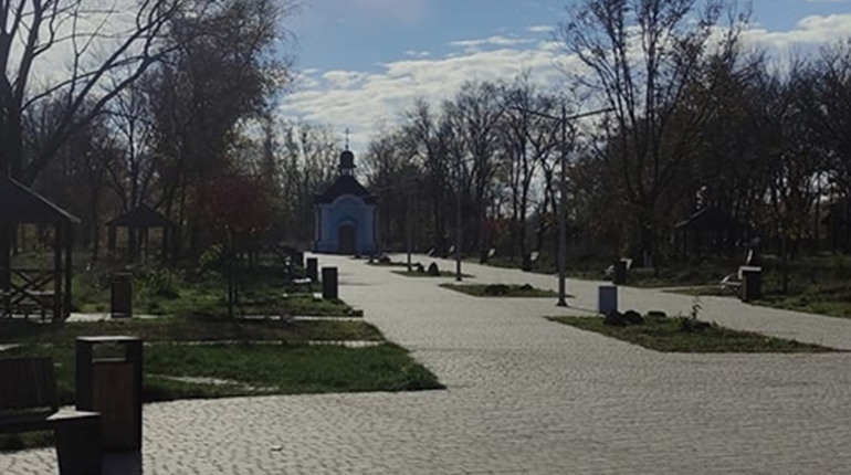 Росіяни вкотре обстріляли Курахове: у частині міста зникло електропостачання