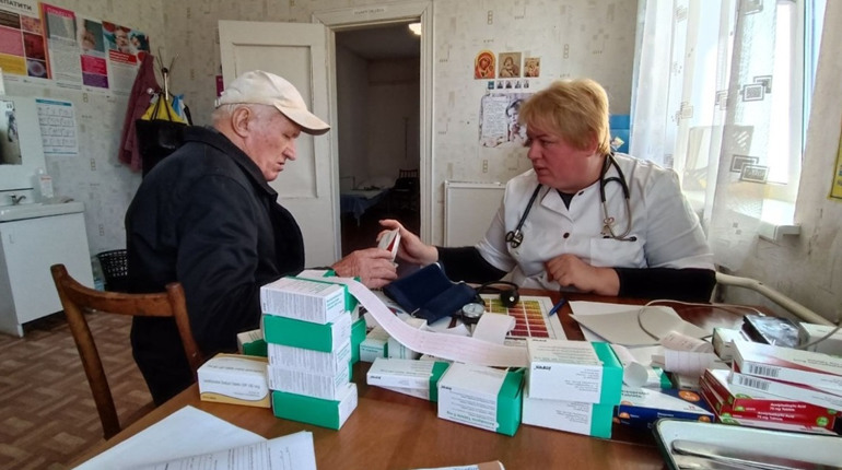 На Чернігівщині працюють мобільні медичні команди. З якими перешкодами щодня зіштовхуються лікарі?