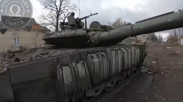 На околицях Вугледару українські військовослужбовці “затрофеїли” російський танк. Відео