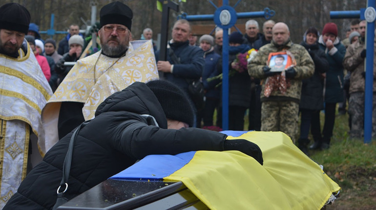 Загинув у бою: у Сарах провели в останню путь захисника Олександра Явтушенка