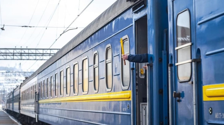 Через Дрогобич та Трускавець курсуватимуть потяги на Харків та Дніпро: розклад руху