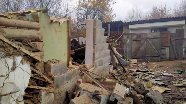 Окупанти обстріляли Курахівську та Мар’їнську громади. Є поранені й пошкодження