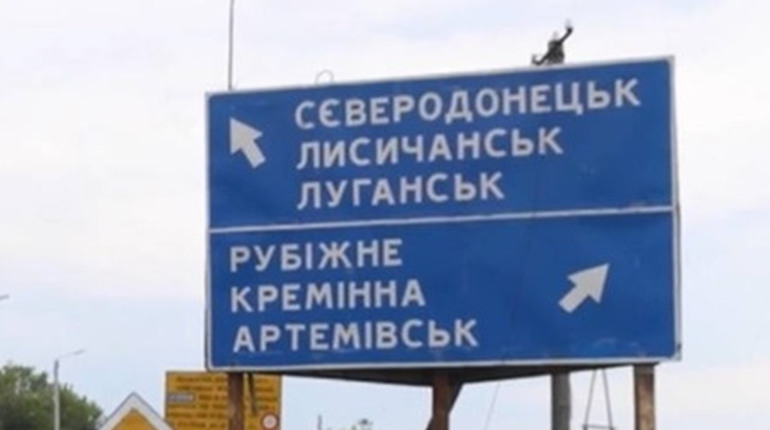 Соцмережі про ситуацію в окупованих містах Луганщини: дуже гучно, комунальних благ майже немає