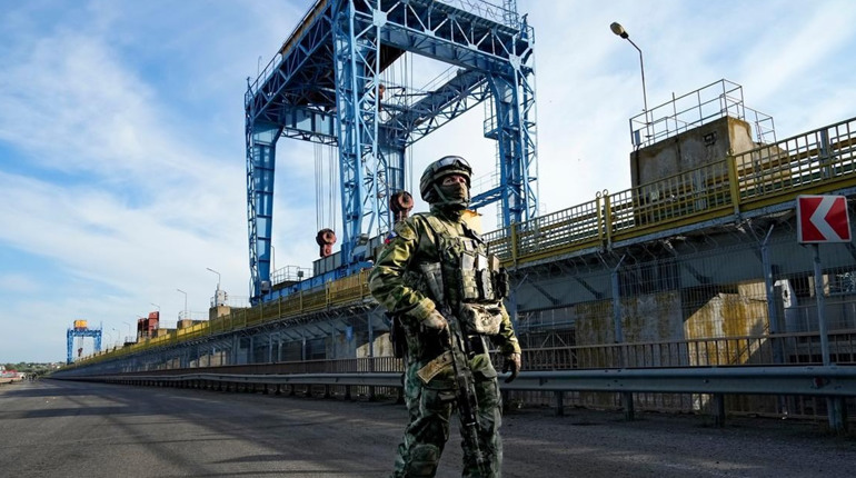 По дамбі Каховської ГЕС росіяни вивозять награбоване з правобережжя Херсонщини - ОК "Південь"