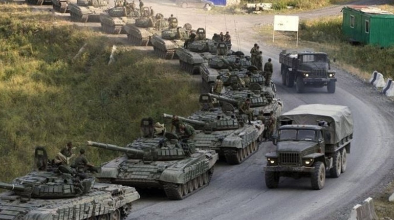 Росармія продовжує перекидати війська: рух техніки поруч з Мелітополем