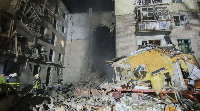 Вночі російські війська обстріляли житловий квартал Миколаєва: загинули семеро людей