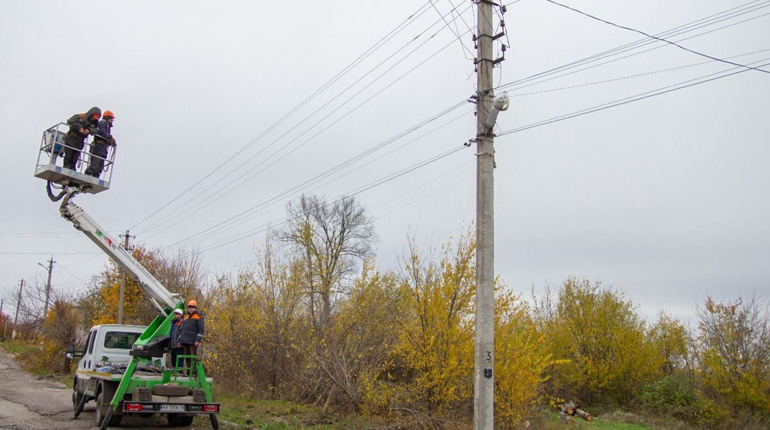Електроенергія повертається в оселі мешканців: Ківшарівка зі світлом