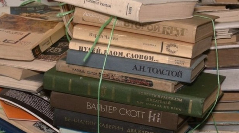 В Умані міська рада пропонує здати російські книги в макулатуру: що куплять на виручені гроші