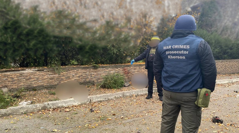 Окупанти обстріляли Херсон: від осколкових поранень загинув мирний житель