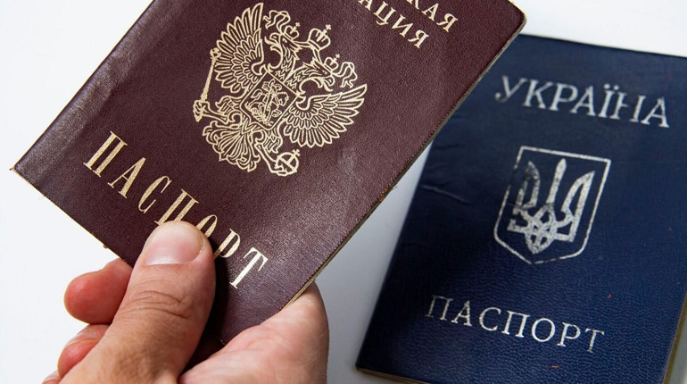 На Луганщині окупанти примушують працівників до російського громадянства. Що роблять з незгодними