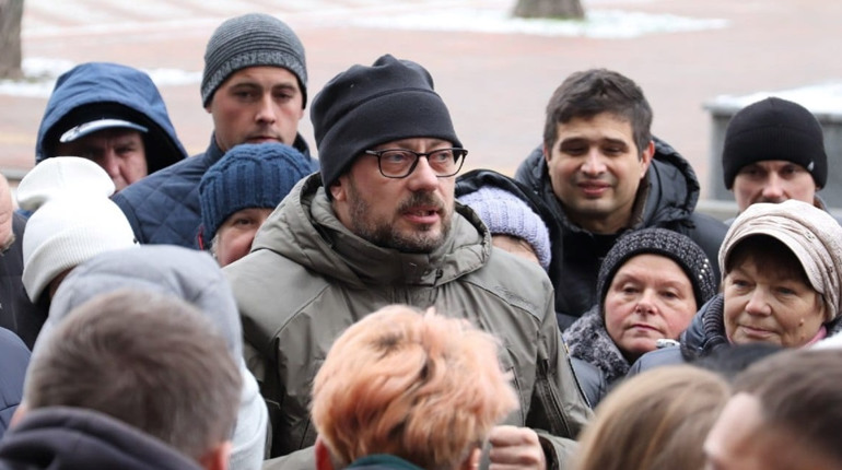 Під стінами ОВА чернігівці вимагали рівномірного обмеження споживання електроенергії для всіх