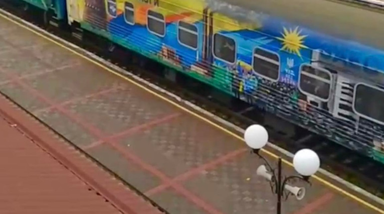 Історичний момент: до Херсона прибув перший потяг. Відео